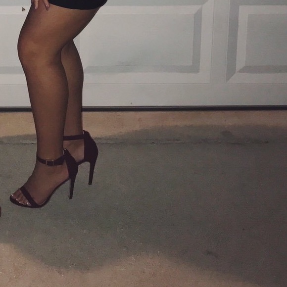 Maroon Heels - Picture 2 of 2